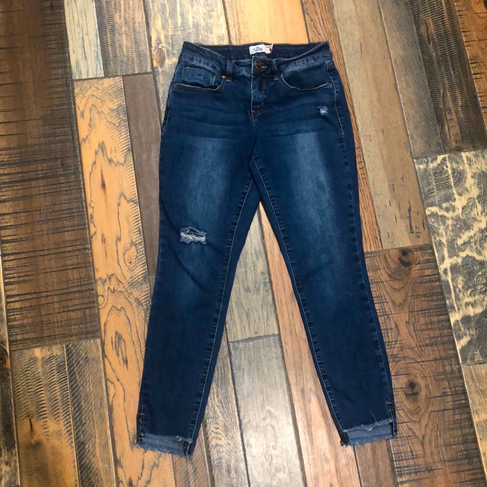 Royalty For Me Mid Rise Capris SZ 6